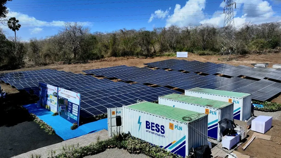 Pemerintah Targetkan PLTS 100 GWp, Empat Sektor Ini Berpotensi Jadi Pasar Listrik