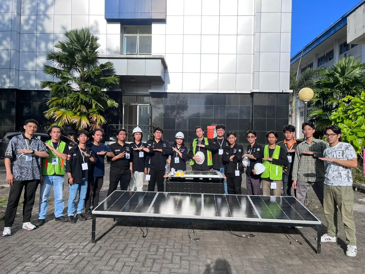 HMM UNSRAT Sukses Gelar Workshop EPCC PLTS, Perkuat Kompetensi Mahasiswa di Bidang Energi Terbarukan
