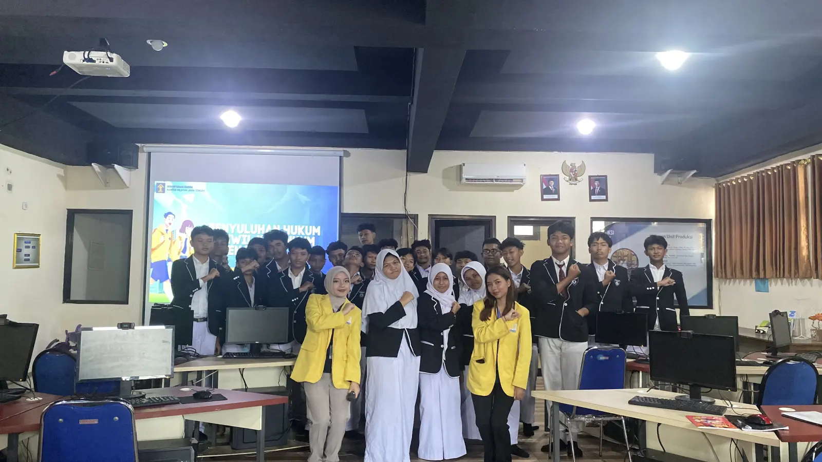 Edukasi Hukum UNNES & Kemenkum Jateng di SMP Muhammadiyah 1 Semarang