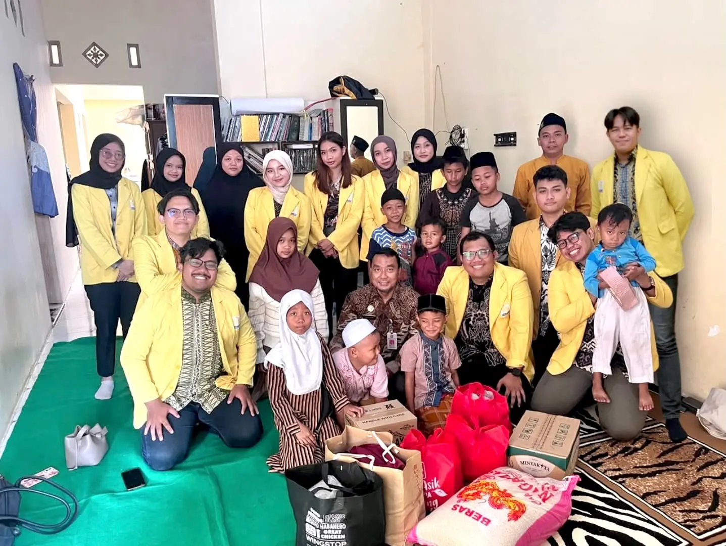 Mahasiswa Magang UNNES dan UNSOED Bersama Kanwil Kemenkum Jateng & InsanKarya.id Gelar Baksos di Panti Salsabil Aziz