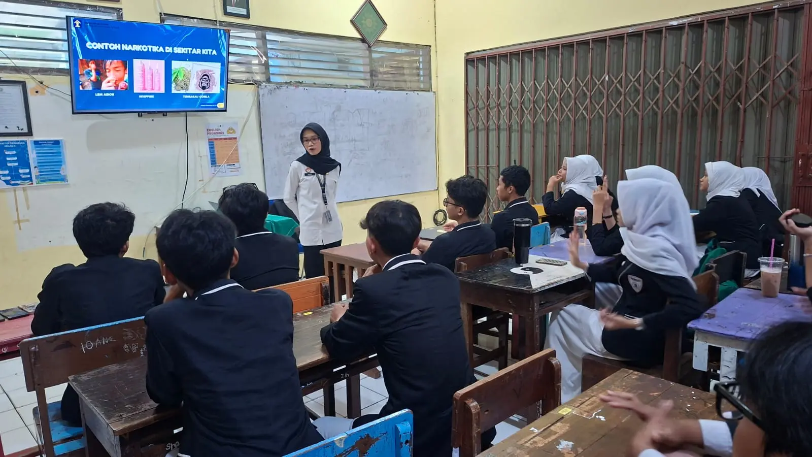 Edukasi Hukum UNNES & Kemenkum Jateng di SMK Muhammadiyah 1 Semarang