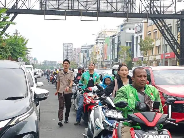 Antrean Panjang BBM di Manado, Pertamina Siapkan Tambahan 5.000 KL Pertalite