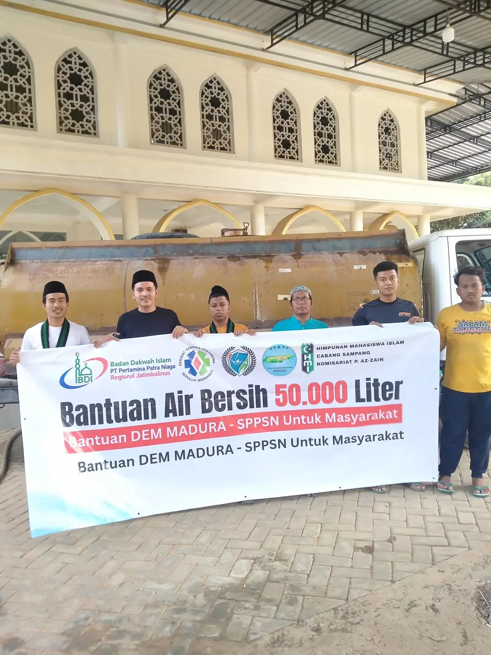 DEM Madura Distribusikan 50.000 Liter Air Bersih di Tengah Krisis Kekeringan